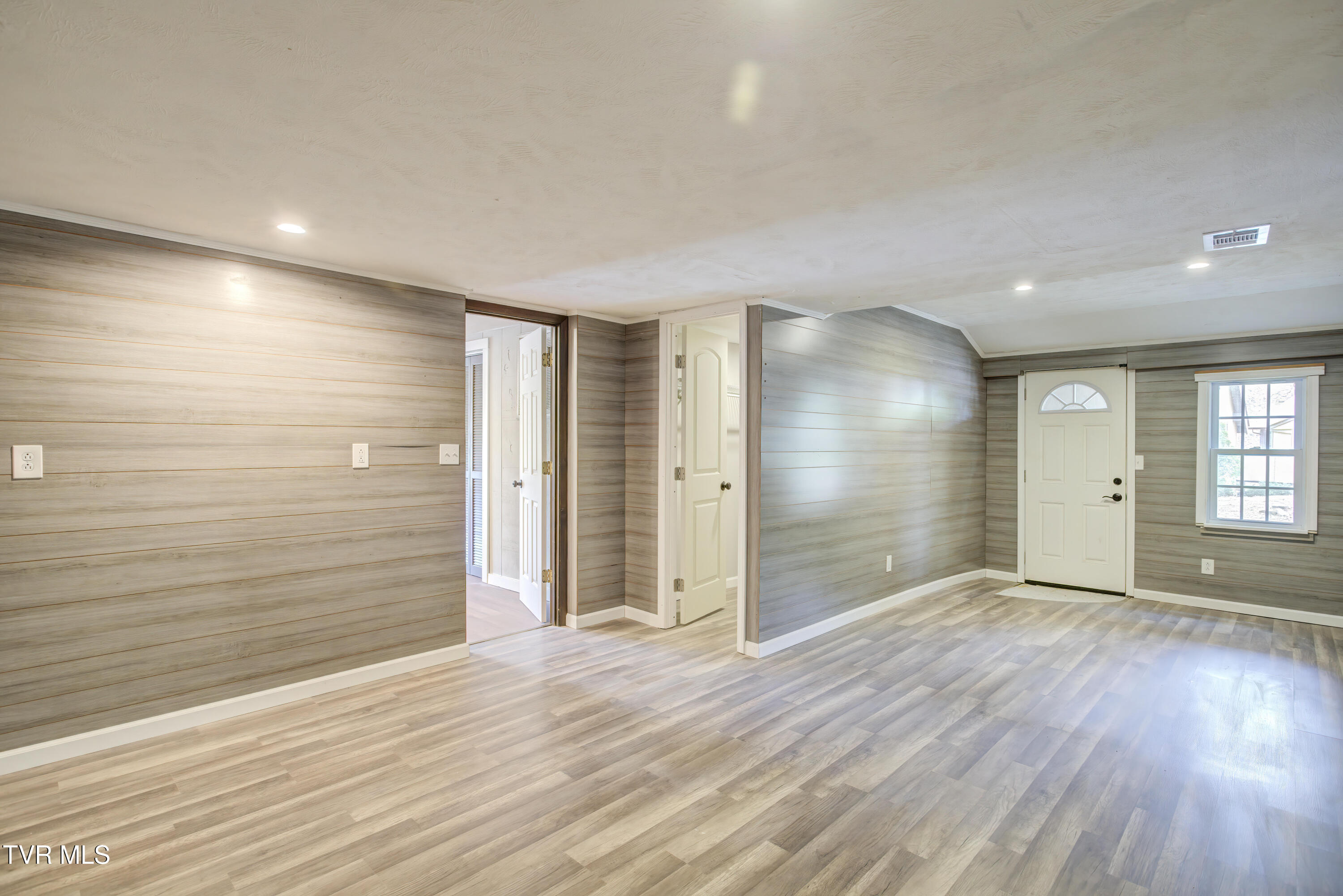 360 Boone Lake Circle, Bluff City, Tennessee image 34