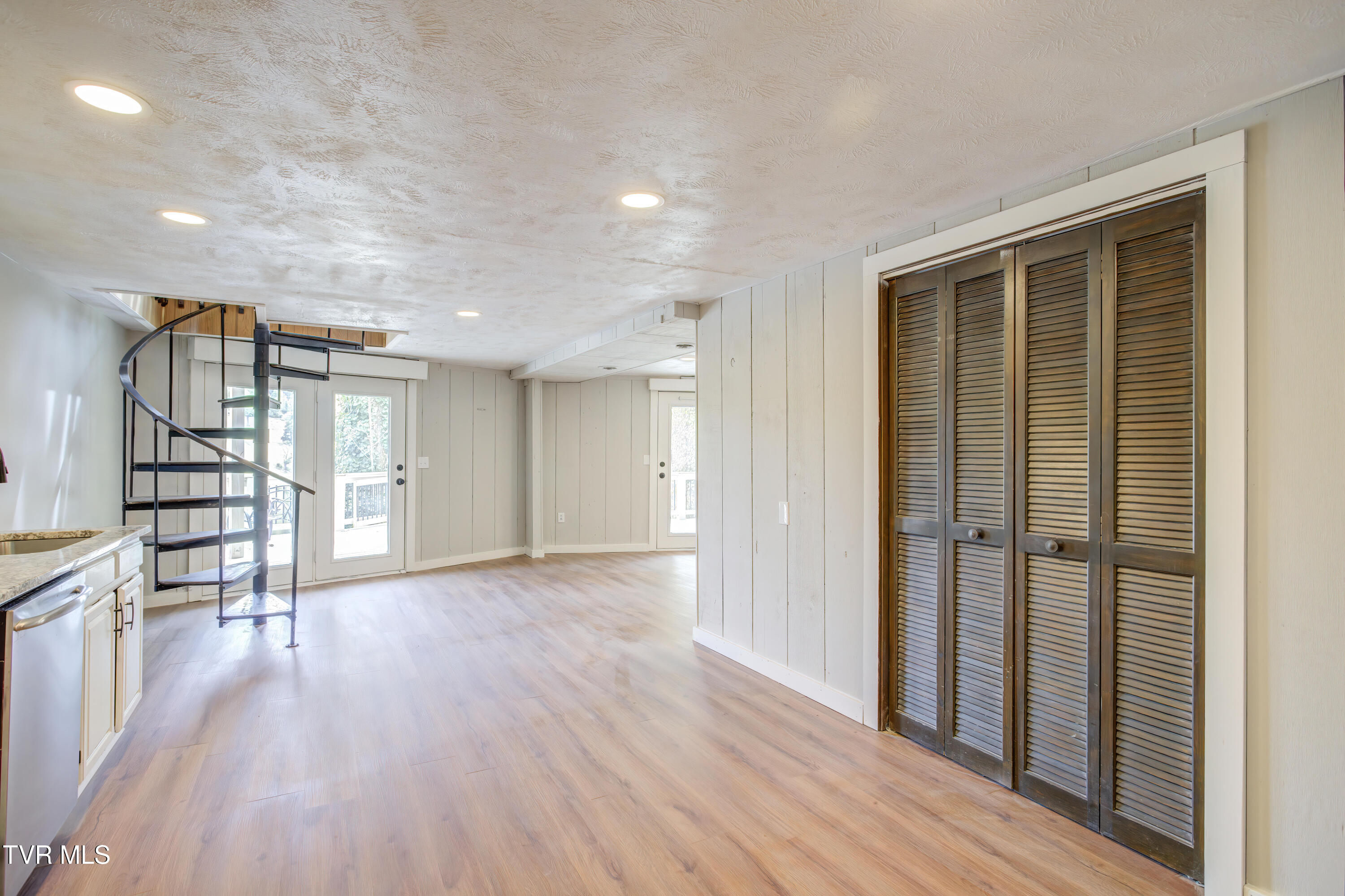 360 Boone Lake Circle, Bluff City, Tennessee image 32