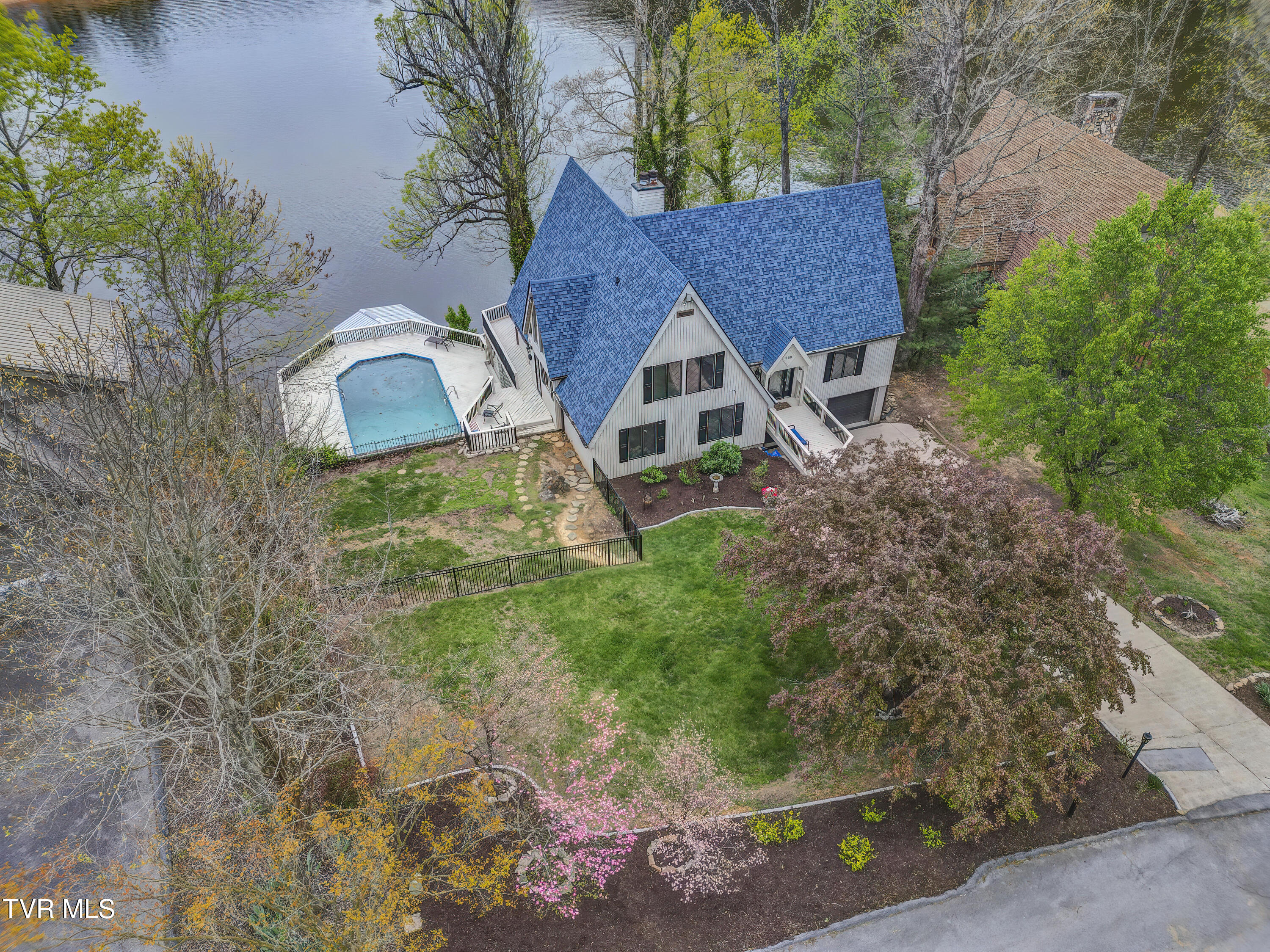 360 Boone Lake Circle, Bluff City, Tennessee image 2