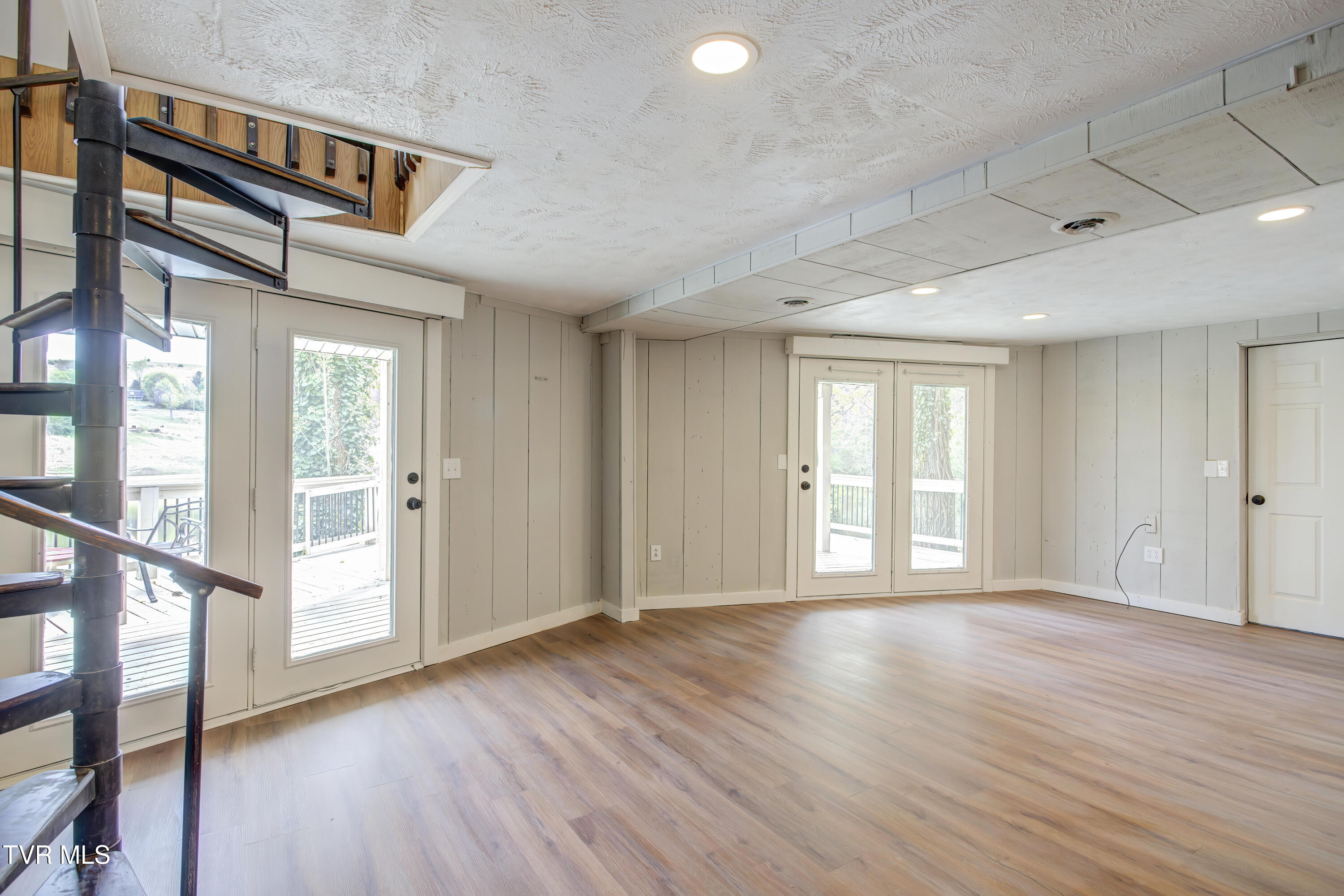 360 Boone Lake Circle, Bluff City, Tennessee image 28