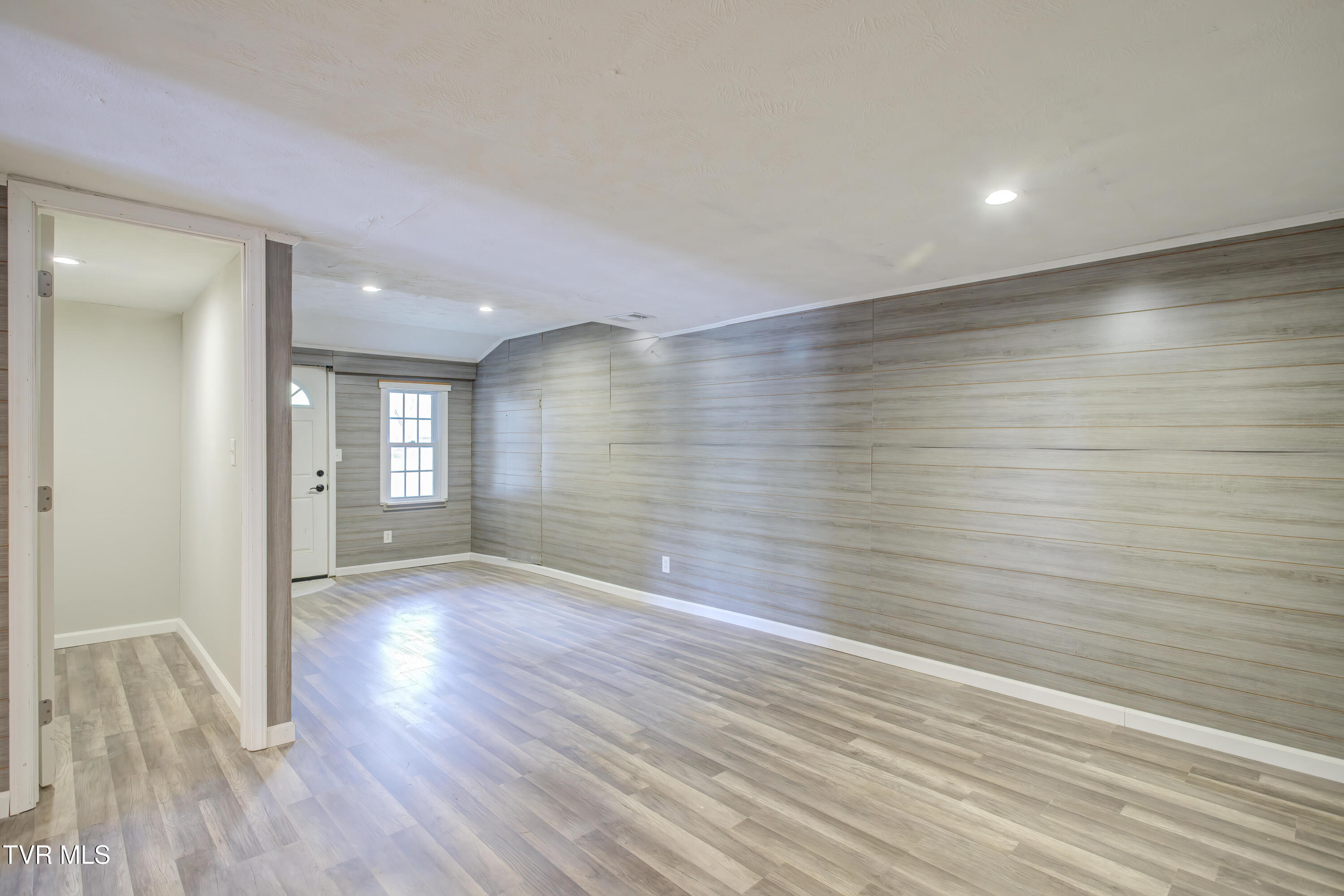 360 Boone Lake Circle, Bluff City, Tennessee image 33