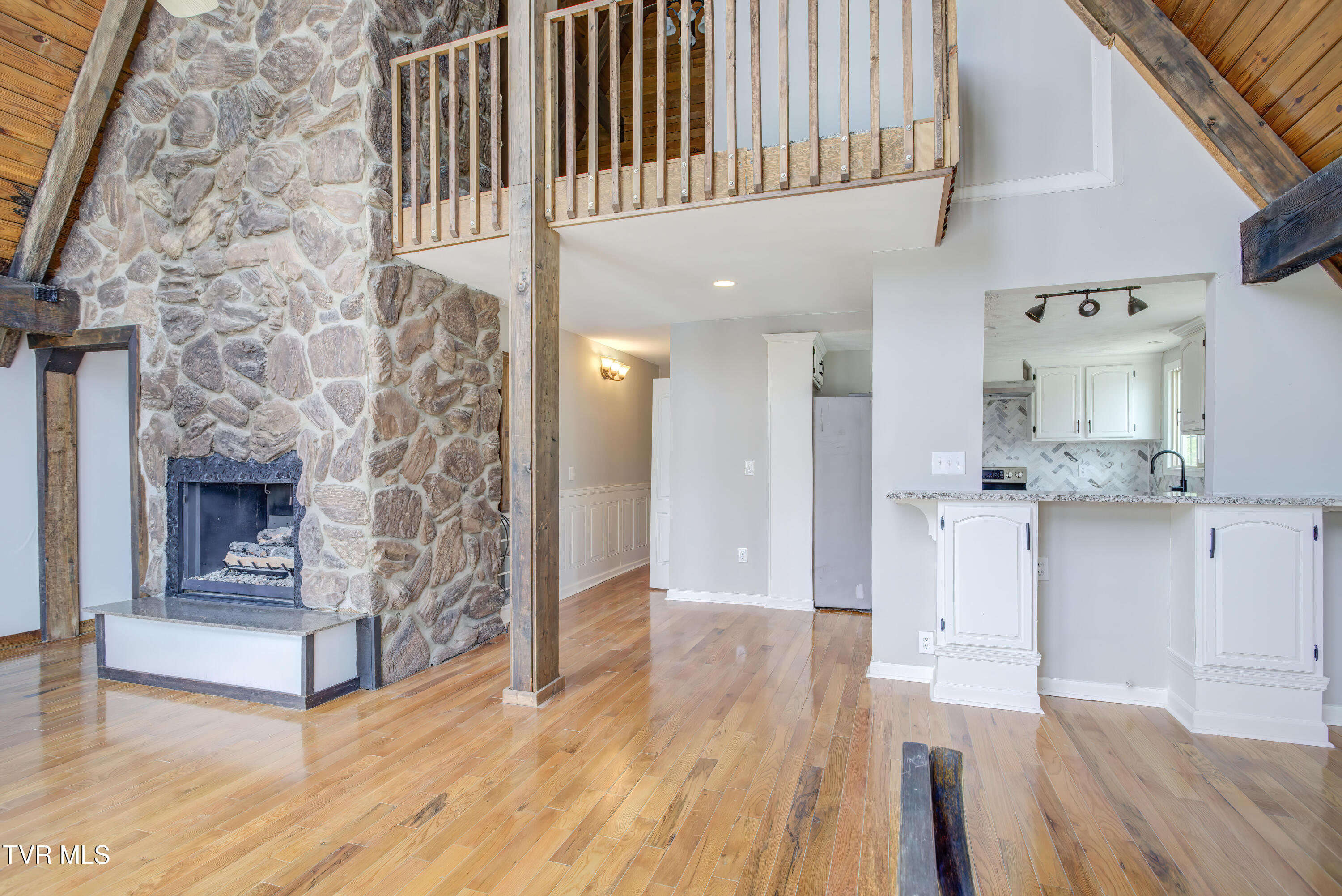 360 Boone Lake Circle, Bluff City, Tennessee image 11