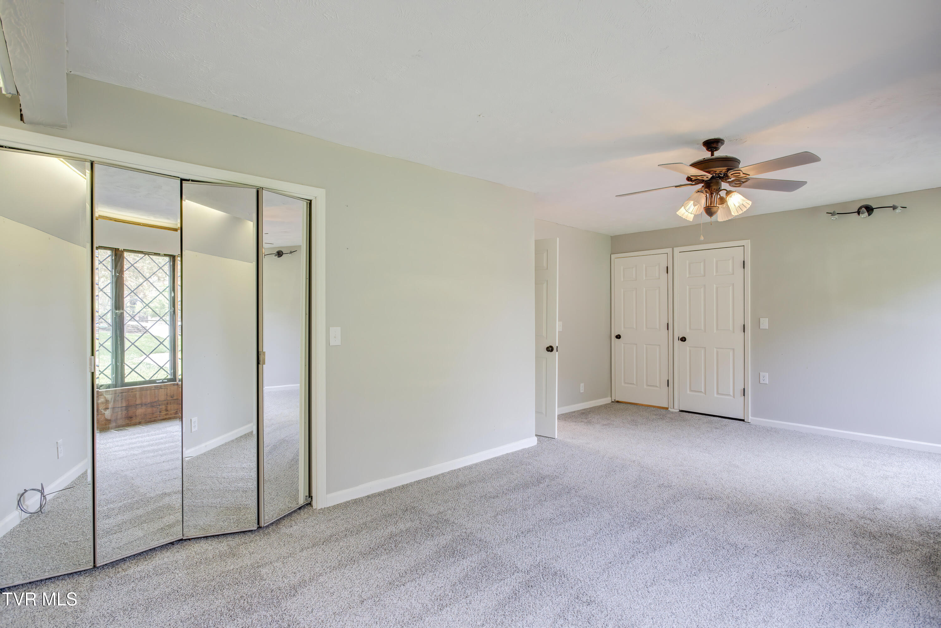 360 Boone Lake Circle, Bluff City, Tennessee image 16