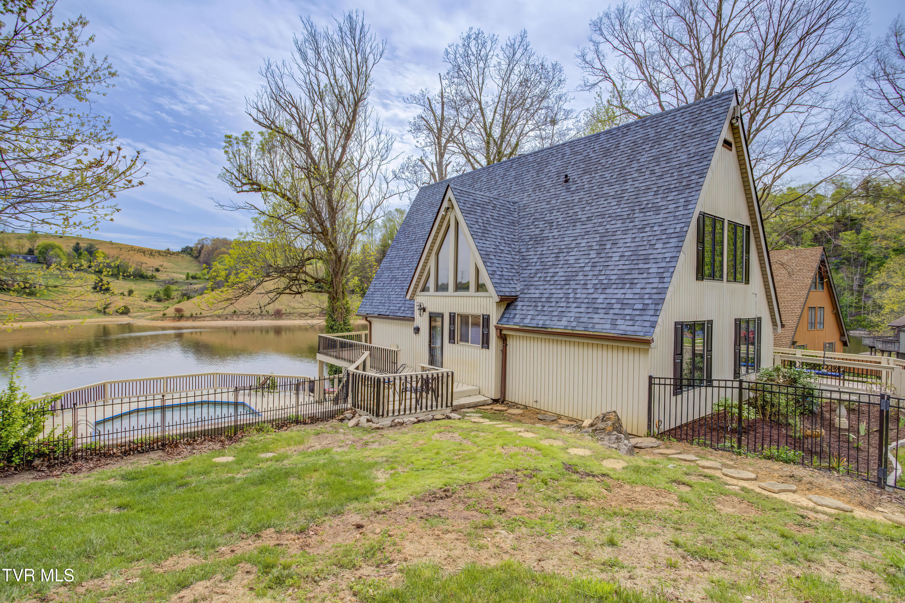 360 Boone Lake Circle, Bluff City, Tennessee image 48