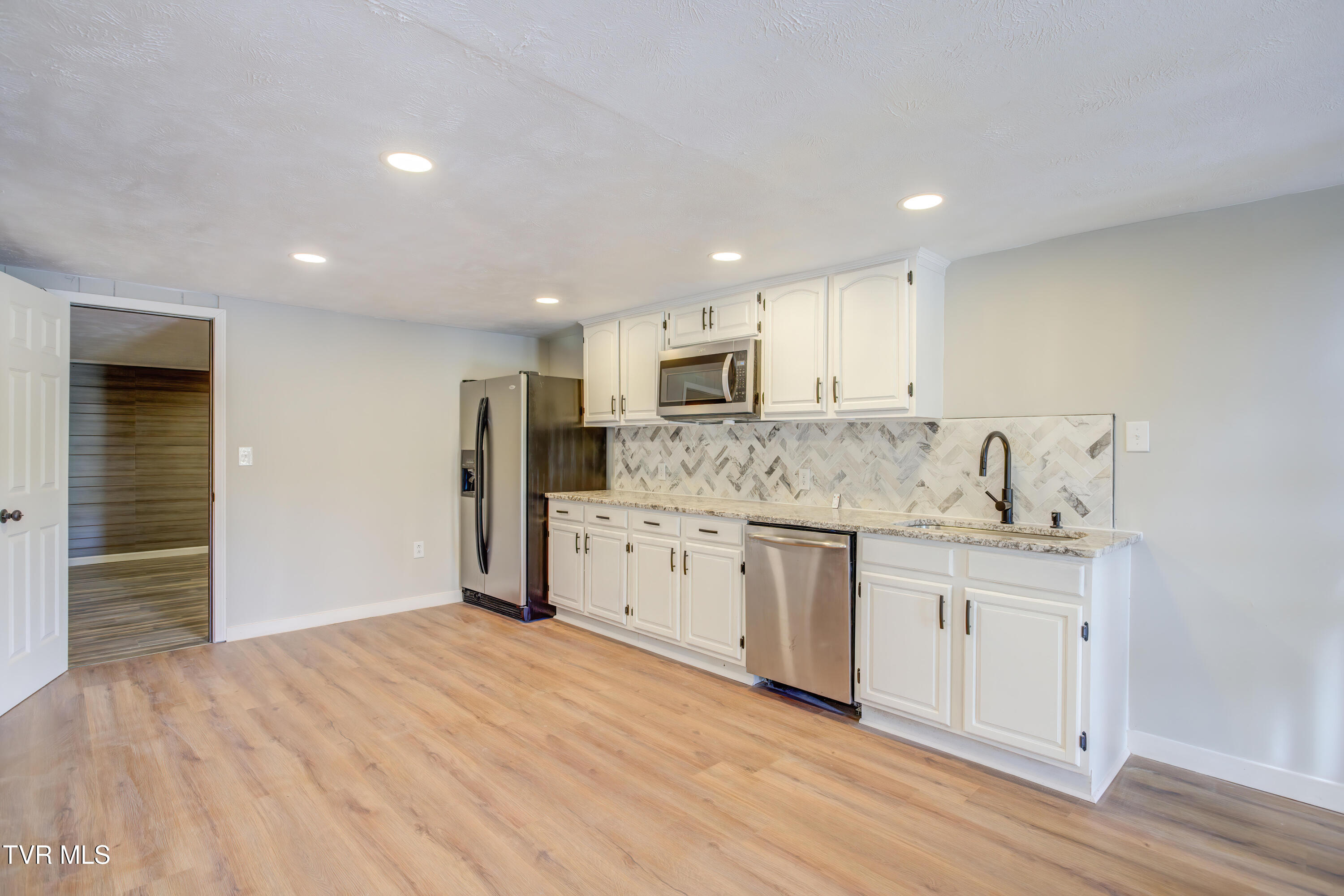 360 Boone Lake Circle, Bluff City, Tennessee image 30
