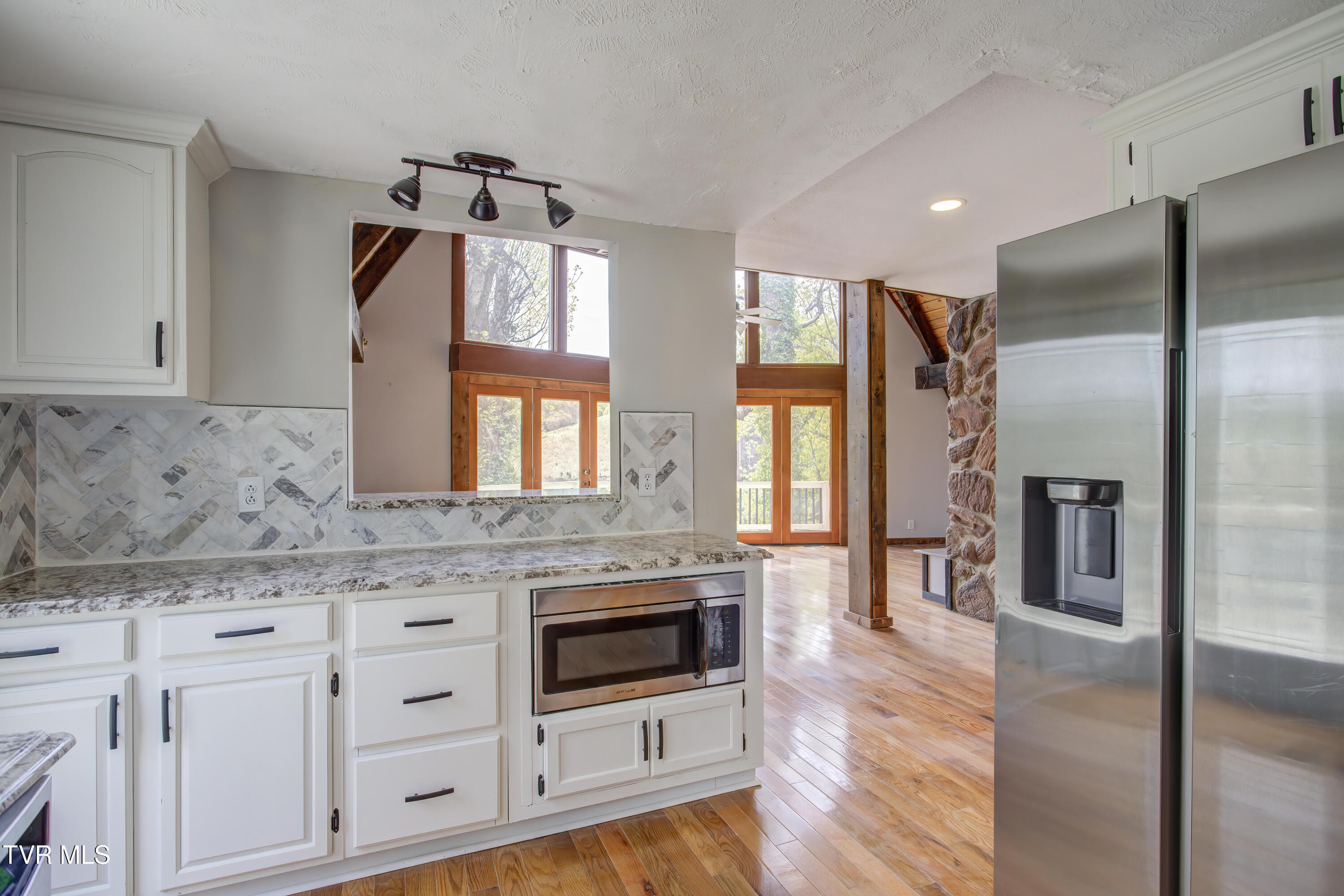 360 Boone Lake Circle, Bluff City, Tennessee image 14