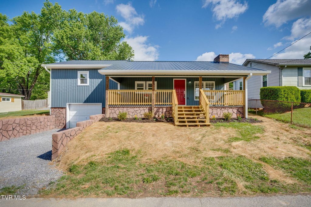 Photo of 306 Hemlock Street, Mount Carmel, TN 37645 (MLS # 9994746)