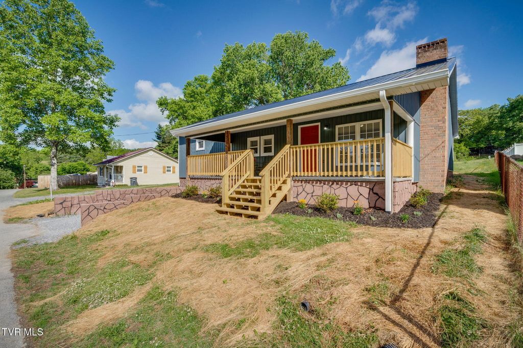 Photo of 306 Hemlock Street, Mount Carmel, TN 37645 (MLS # 9994746)