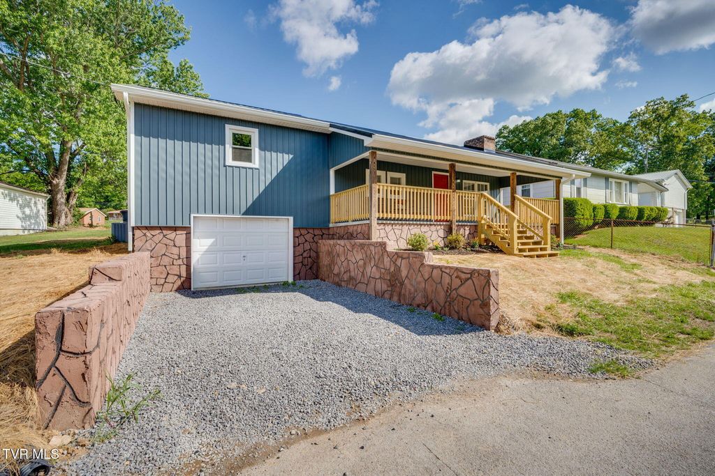 Photo of 306 Hemlock Street, Mount Carmel, TN 37645 (MLS # 9994746)