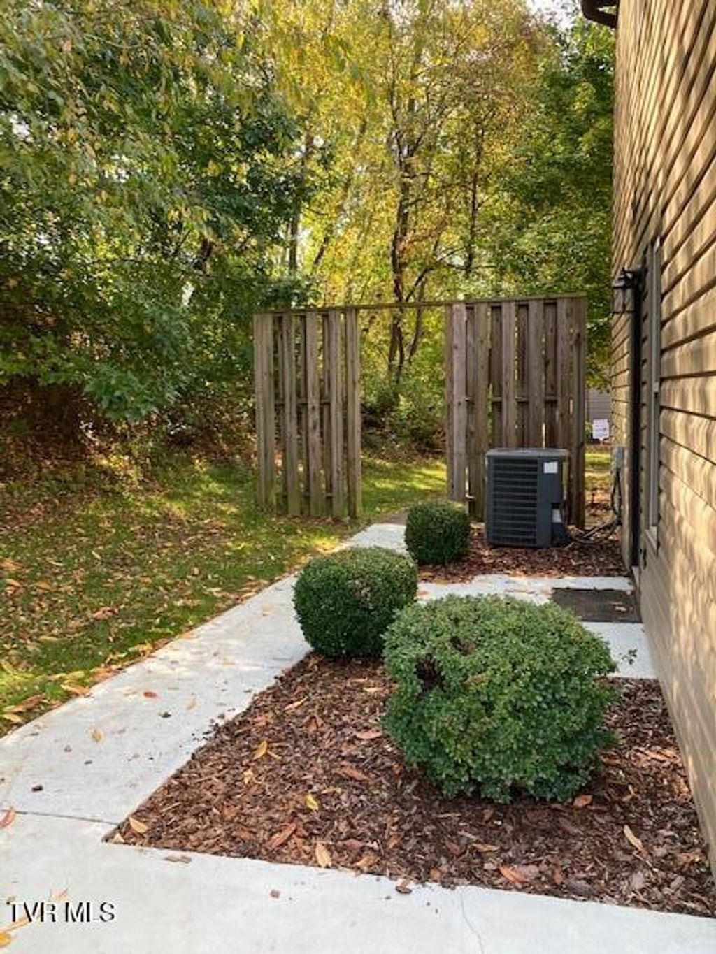 Photo of 504 Pilgrim Court #D, Johnson City, TN 37601 (MLS # 9982787)