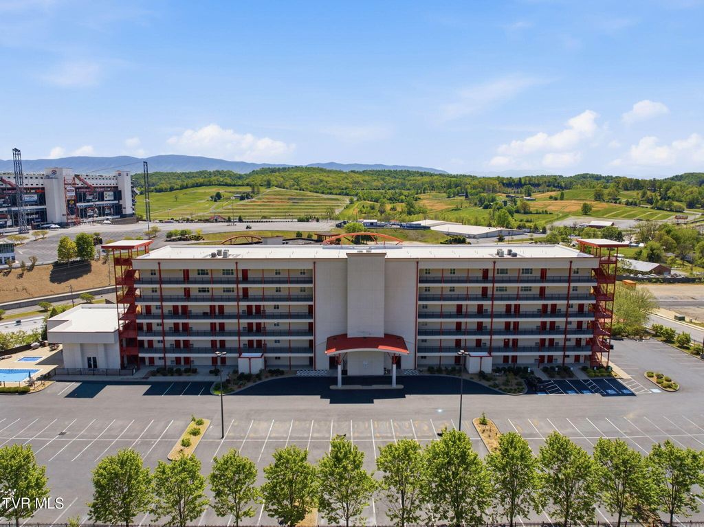 Photo of 210 Raceday Center Drive #Unit 1107, Bristol, TN 37620 (MLS # 9994310)