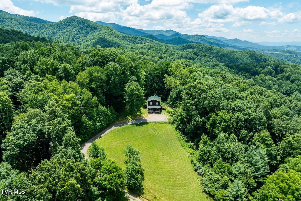 Photo of 311 Old Dyer Farm Private Lane, Mountain City, TN 37683 (MLS # 10000089)