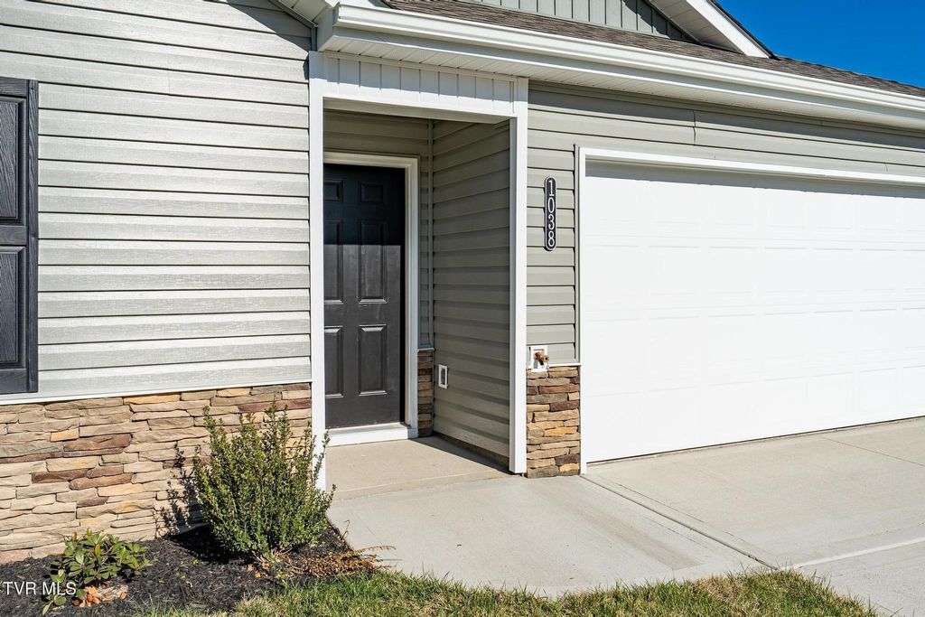 Photo of 1038 Persimmon Hollow, Greeneville, TN 37745 (MLS # 9988745)