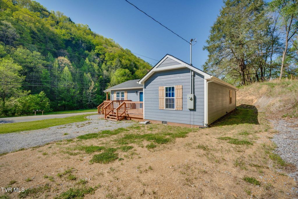 Photo of 633 Bristol Highway, Gate City, VA 24251 (MLS # 9994021)