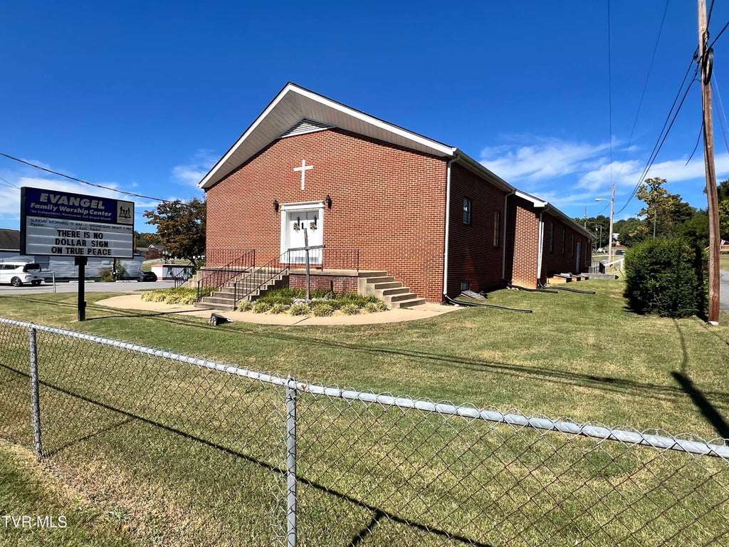 Photo of 1928 Bloomingdale Road, Kingsport, TN 37660 (MLS # 10001628)
