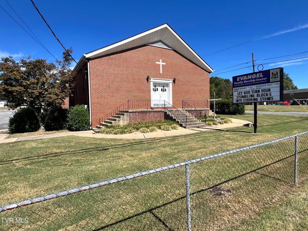 Photo of 1928 Bloomingdale Road, Kingsport, TN 37660 (MLS # 10001628)