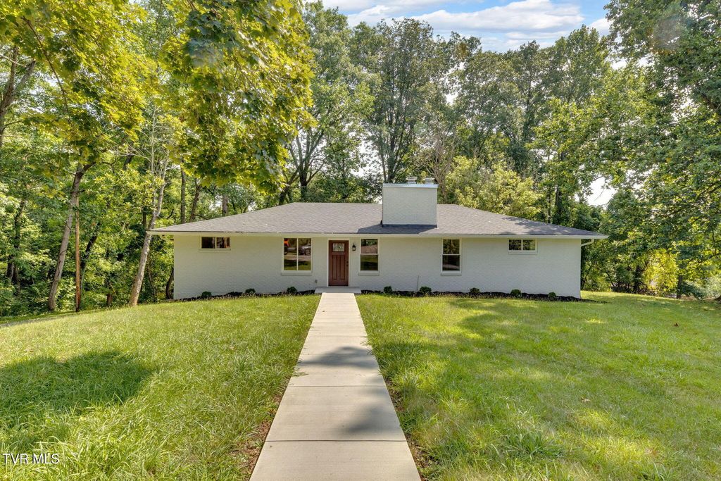 Photo of 412 Bays Cove Trail, Kingsport, TN 37660 (MLS # 9982981)