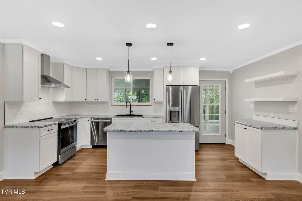 Photo of 412 Bays Cove Trail, Kingsport, TN 37660 (MLS # 9982981)