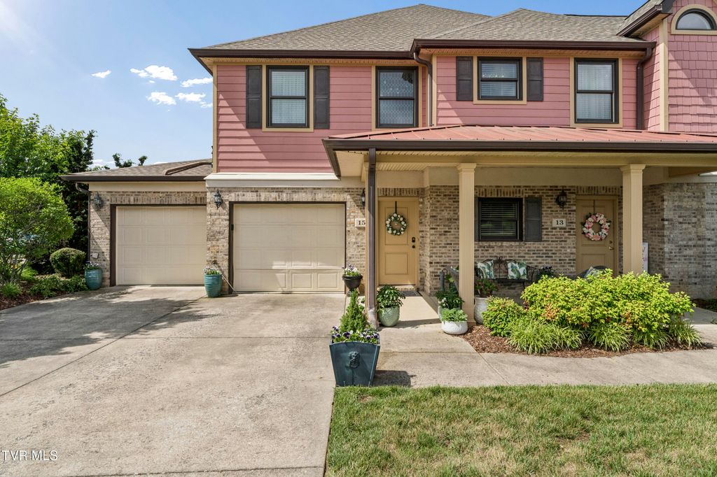 Photo of 15 Palisades Pointe #15, Johnson City, TN 37601 (MLS # 9996207)