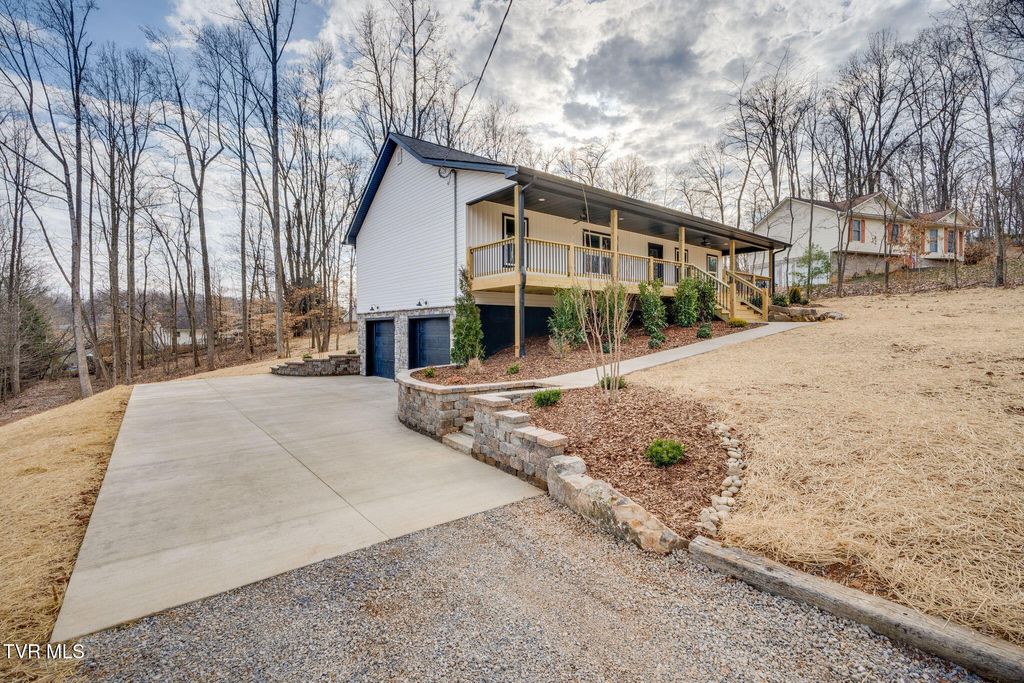 Photo of 137 Madeline Lane, Rogersville, TN 37857 (MLS # 9991847)