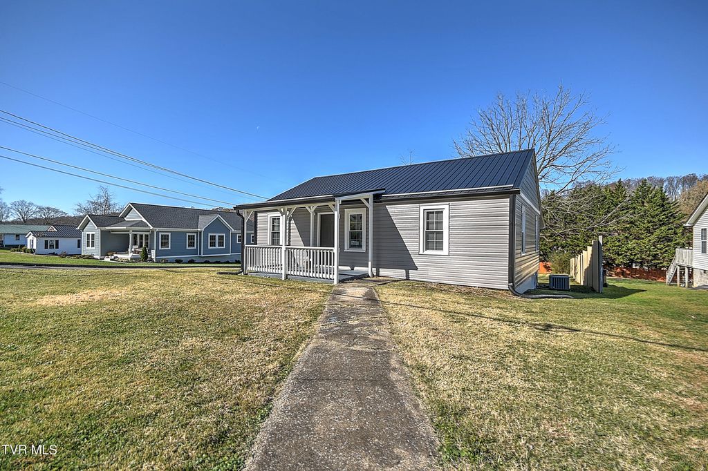 Photo of 2709 Broad Street, Bristol, TN 37620 (MLS # 9988293)