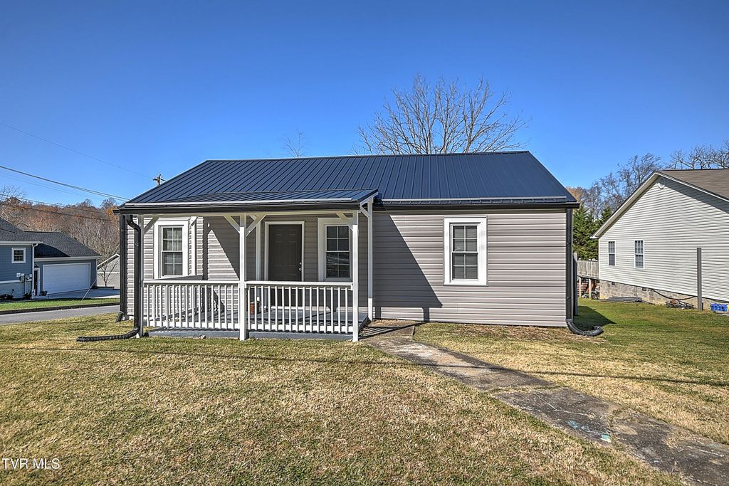 Photo of 2709 Broad Street, Bristol, TN 37620 (MLS # 9988293)