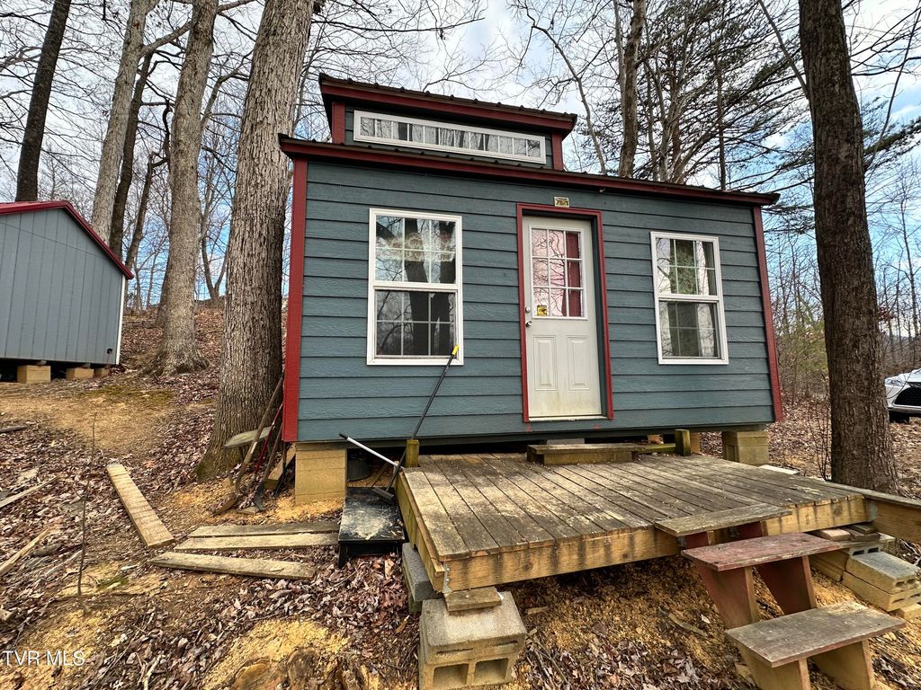 Photo of 125 Locust Winds Drive, Elizabethton, TN 37643 (MLS # 9989814)