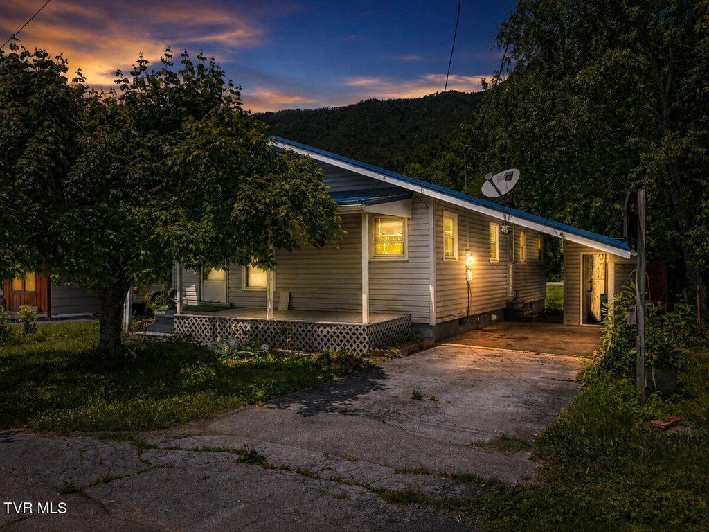 Photo of 115 Alexander Street, Hampton, TN 37658 (MLS # 9995930)