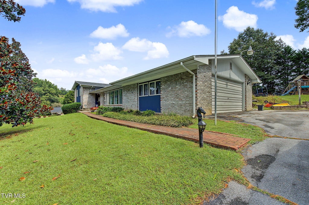 Photo of 175 Fairway Drive, Blountville, TN 37617 (MLS # 10001379)
