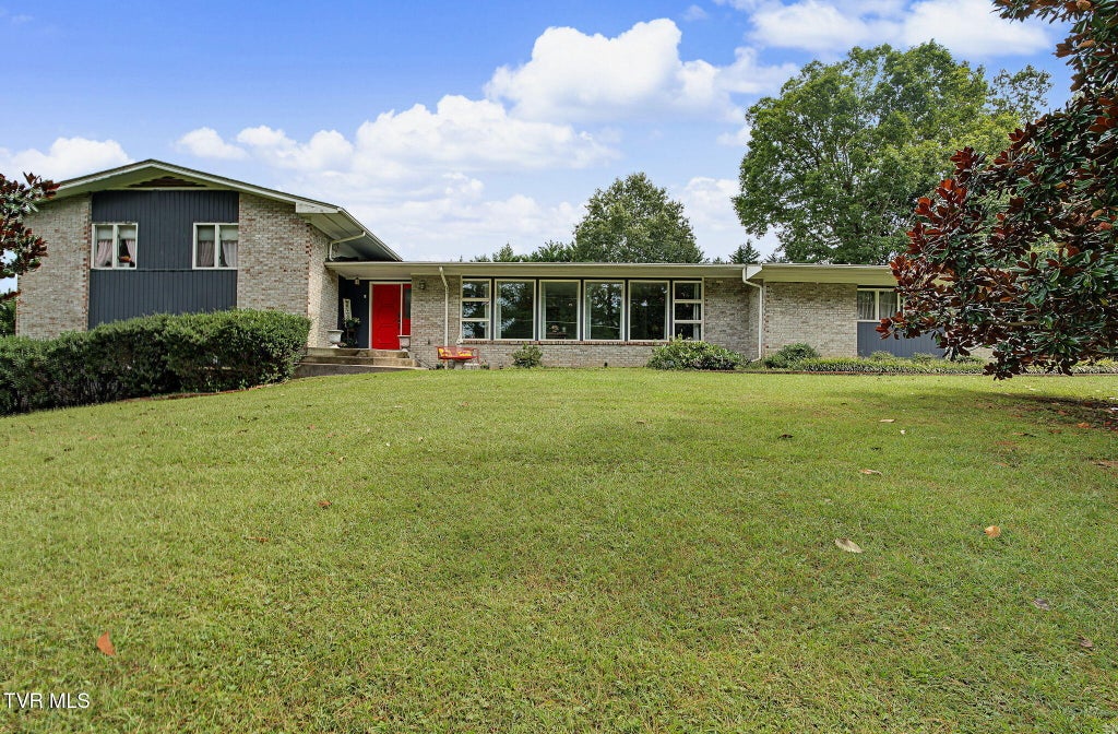 Photo of 175 Fairway Drive, Blountville, TN 37617 (MLS # 10001379)