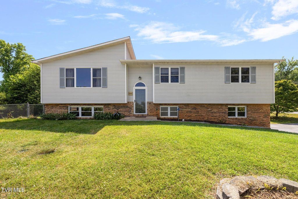 Photo of 3101 Newbern Drive, Johnson City, TN 37604 (MLS # 9996057)