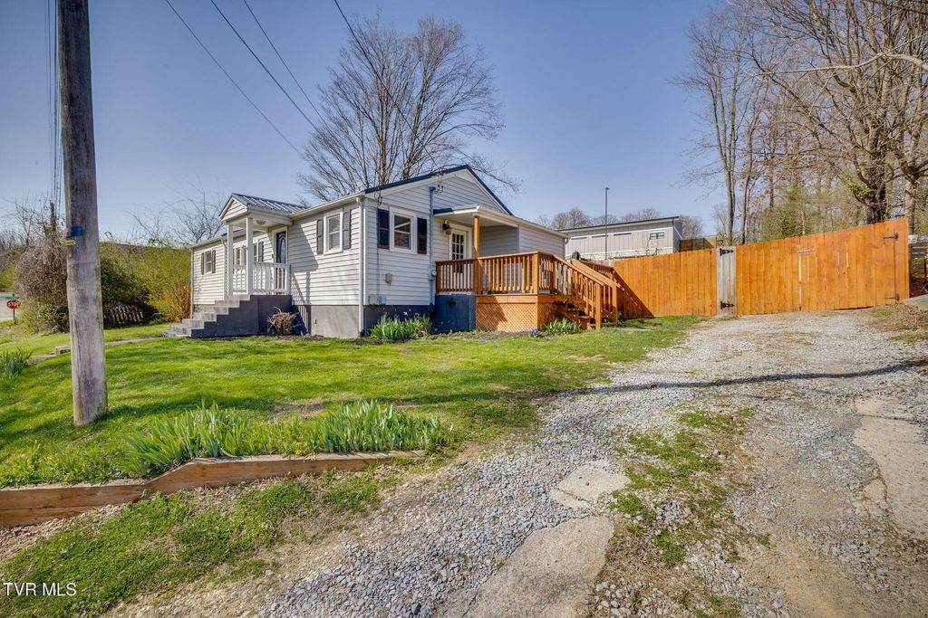Photo of 2706 Gray Street, Johnson City, TN 37604 (MLS # 9992391)