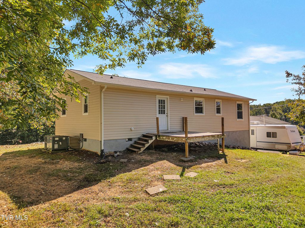 Photo of 123 Hallborough Drive, Jonesborough, TN 37659 (MLS # 9991585)