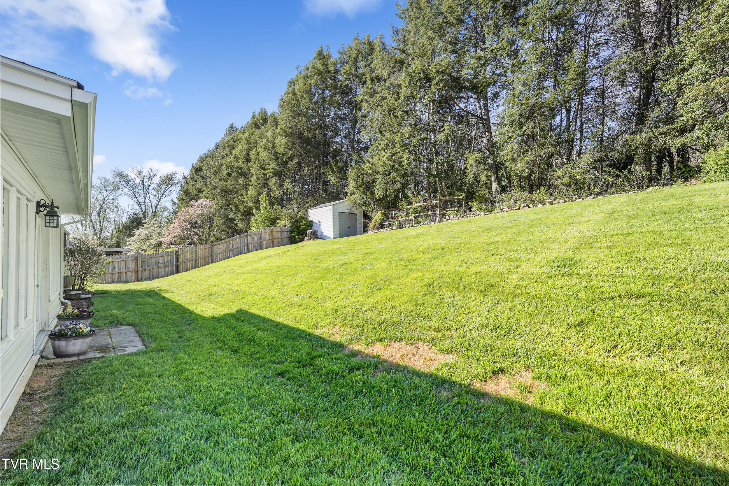 610 Pine Hill Road, Elizabethton, Tennessee image 9