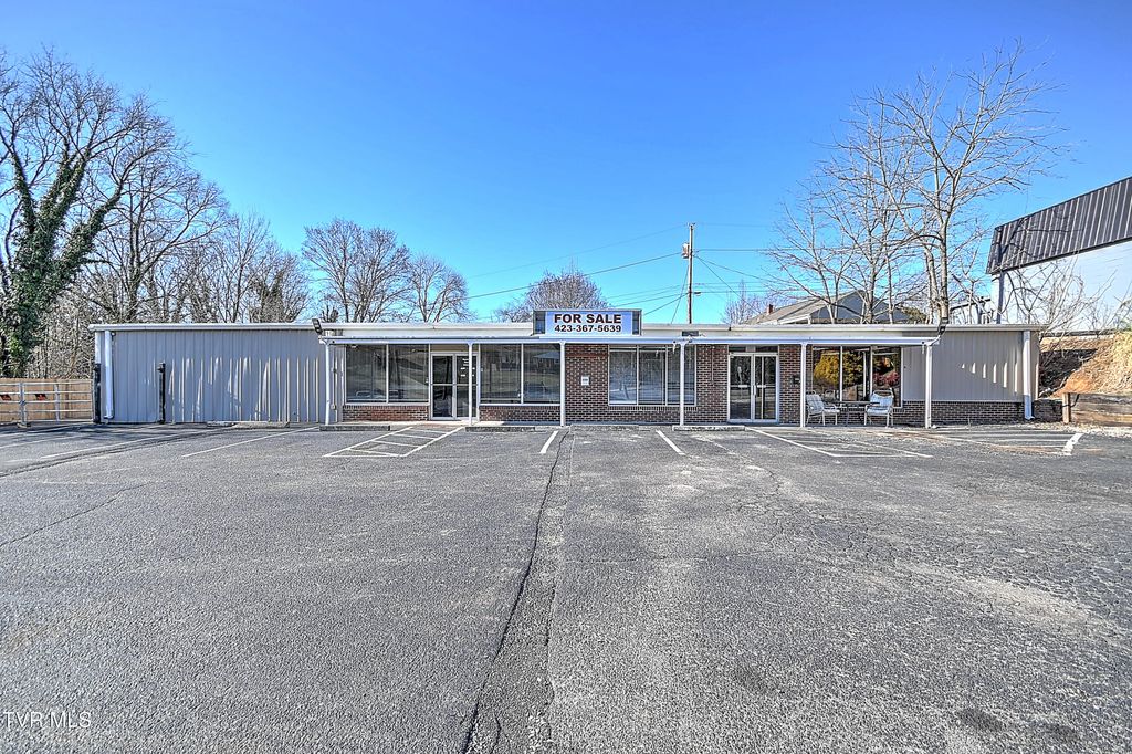 Photo of 3504 Fort Henry Drive, Kingsport, TN 37664 (MLS # 9989440)