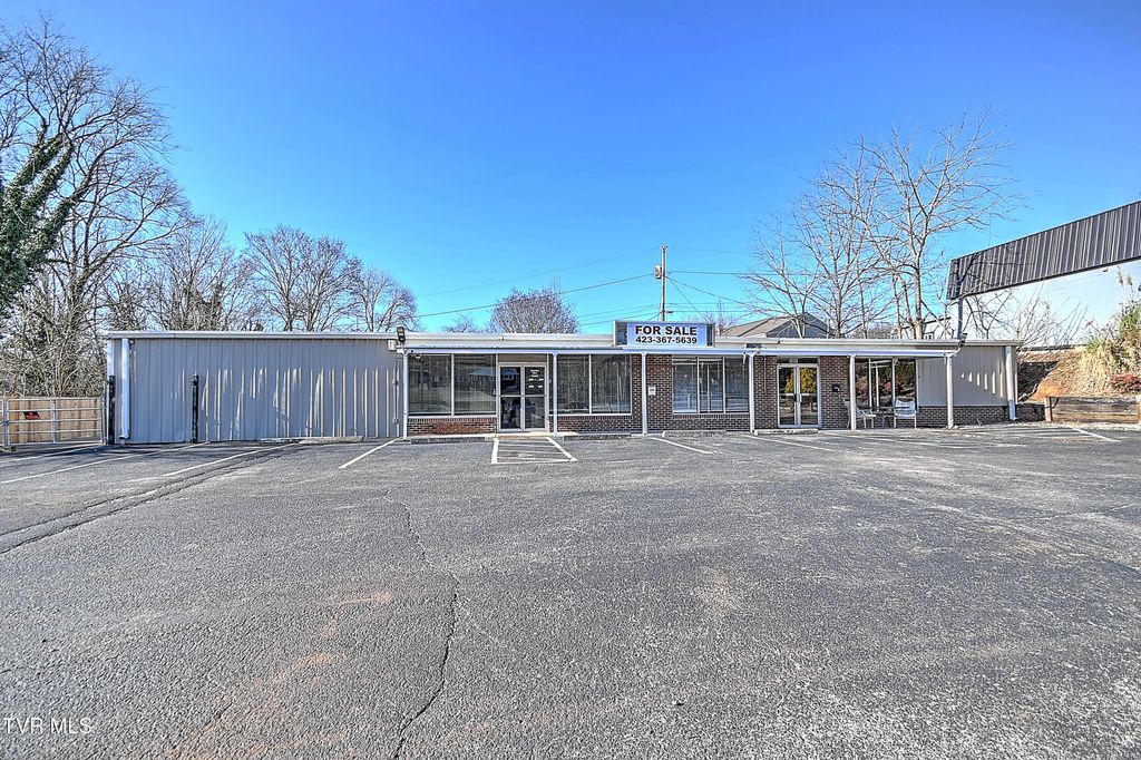 Photo of 3504 Fort Henry Drive, Kingsport, TN 37664 (MLS # 9989440)