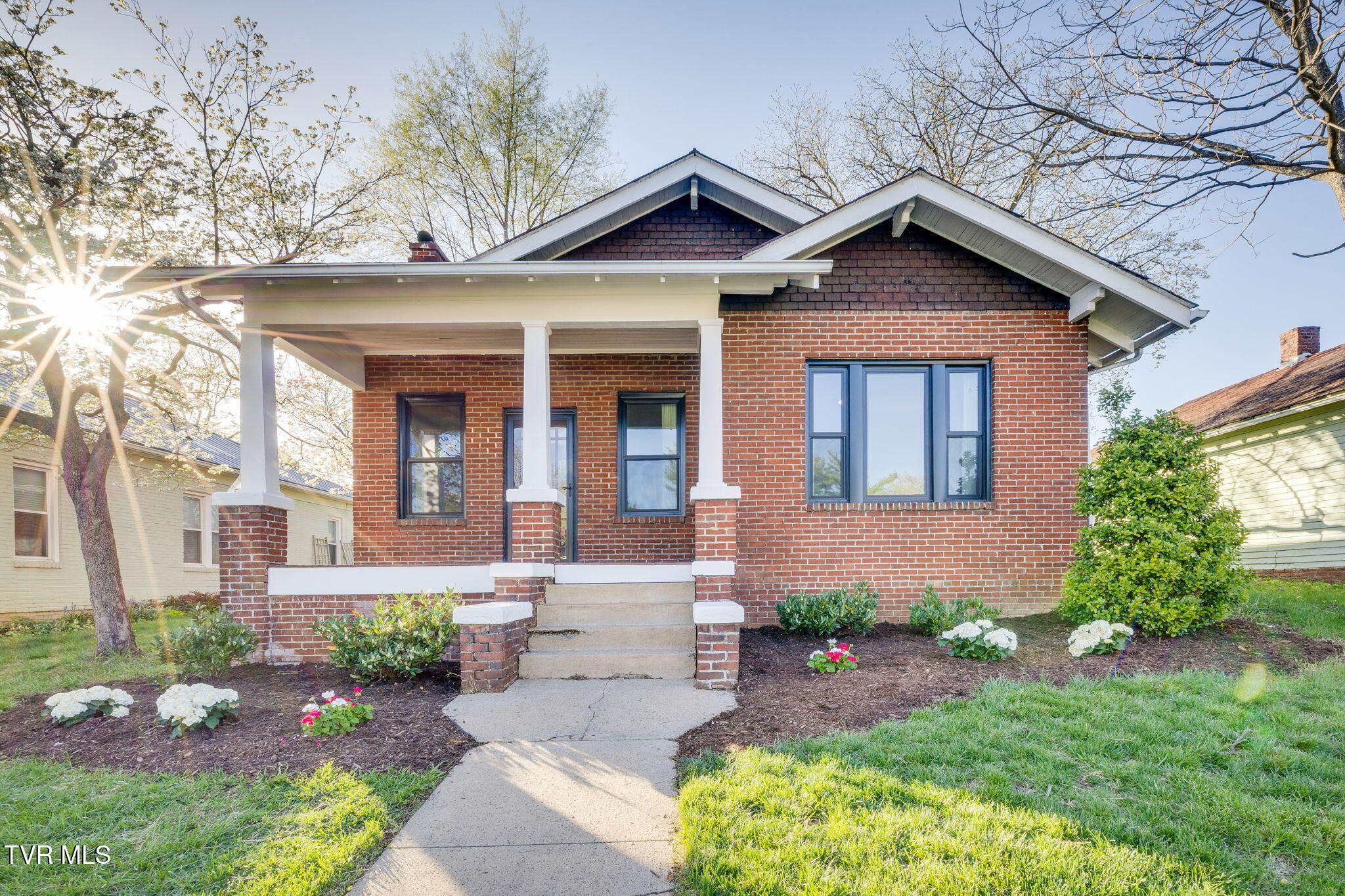 211 Chilhowie Avenue, Johnson City, Tennessee image 2