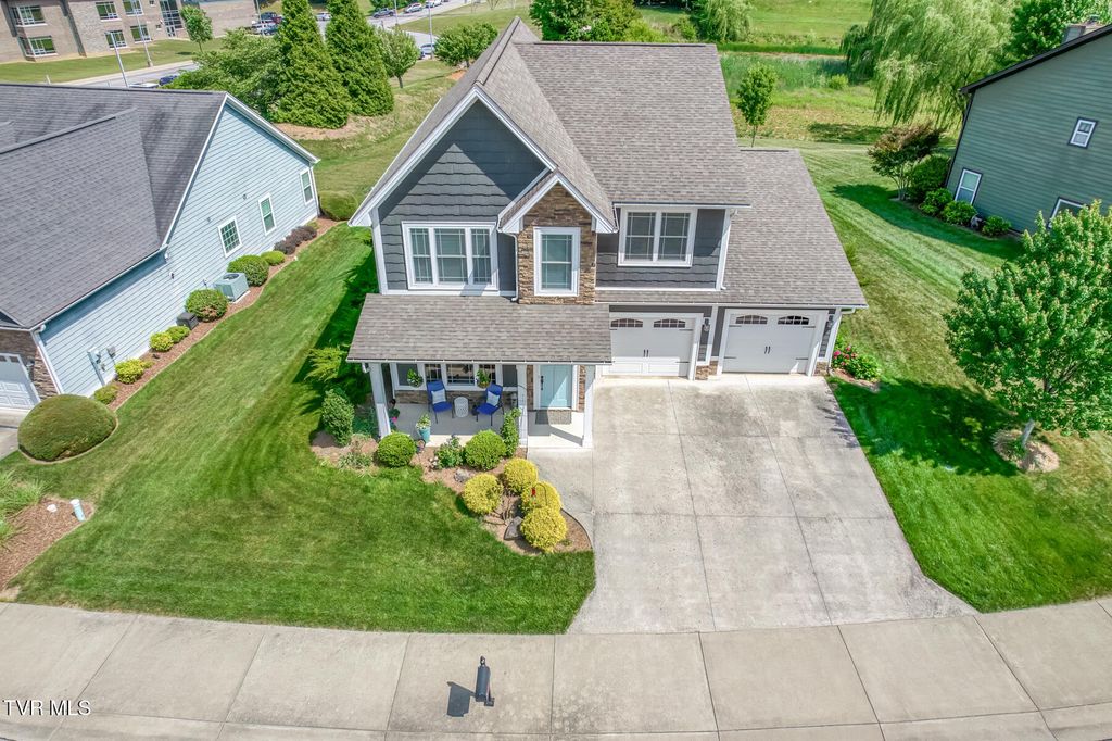 Photo of 2409 Edinburgh Channel Road, Kingsport, TN 37664 (MLS # 9995546)
