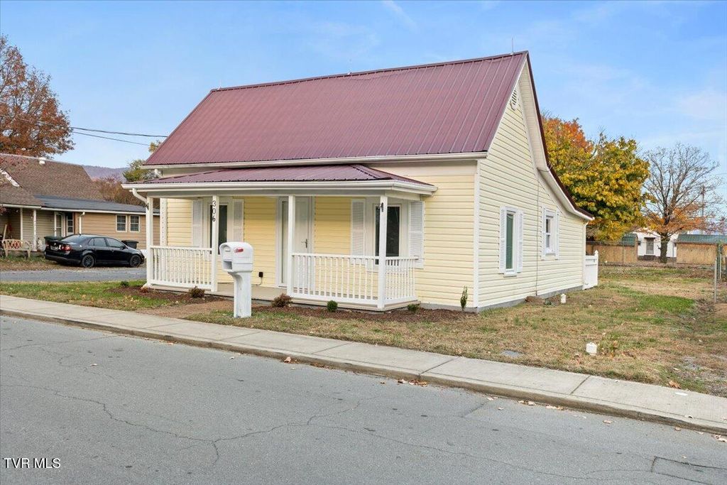 Photo of 306 Academy Street, Elizabethton, TN 37643 (MLS # 9988194)