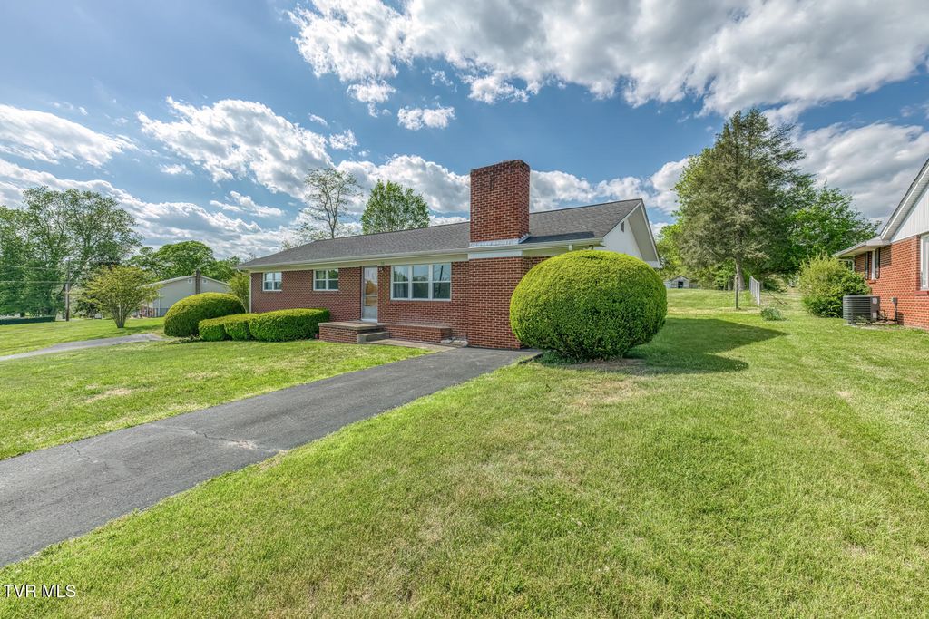 Photo of 136 Hemlock Street, Mount Carmel, TN 37645 (MLS # 9994018)