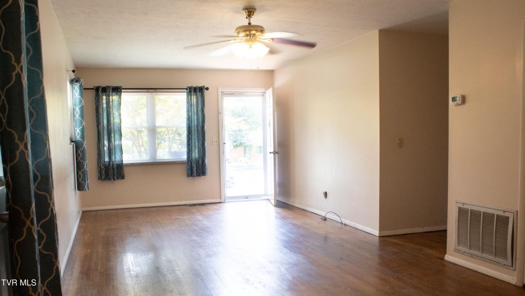 Photo of 4112 Prescott Drive, Johnson City, TN 37601 (MLS # 9997564)