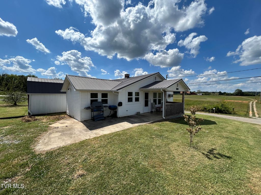 Photo of 479 Pigeon Creek Road, Greeneville, TN 37743 (MLS # 9985321)