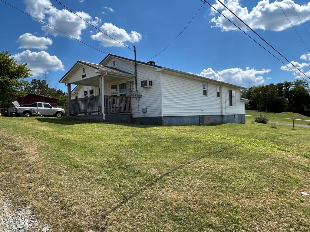 Photo of 479 Pigeon Creek Road, Greeneville, TN 37743 (MLS # 9985321)
