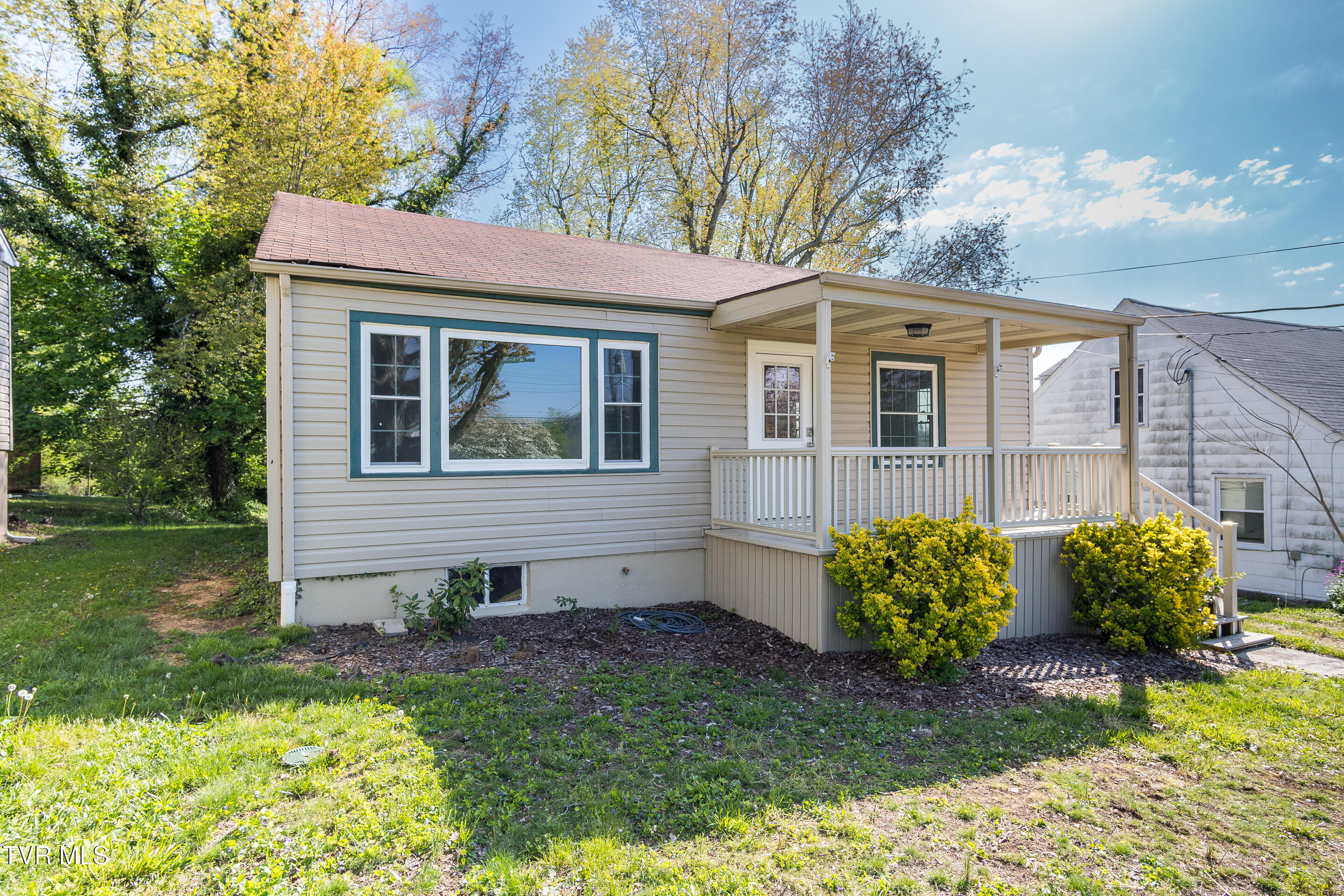 305 Tween Hills Road, Bristol, Tennessee image 3