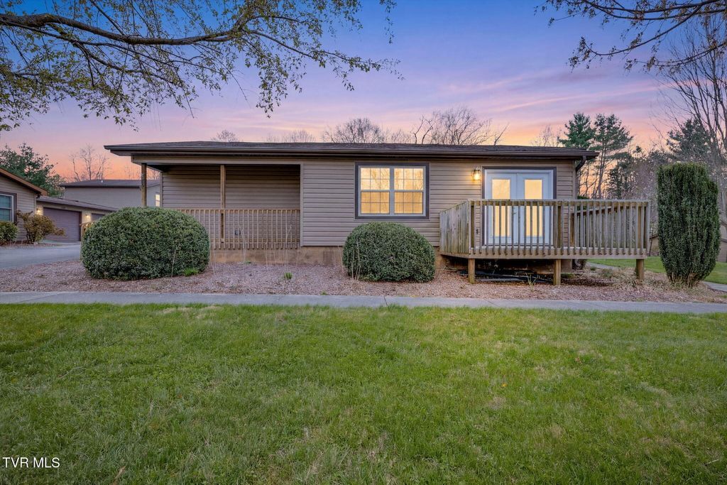 Photo of 508 Pilgrim Court #A, Johnson City, TN 37601 (MLS # 9993069)