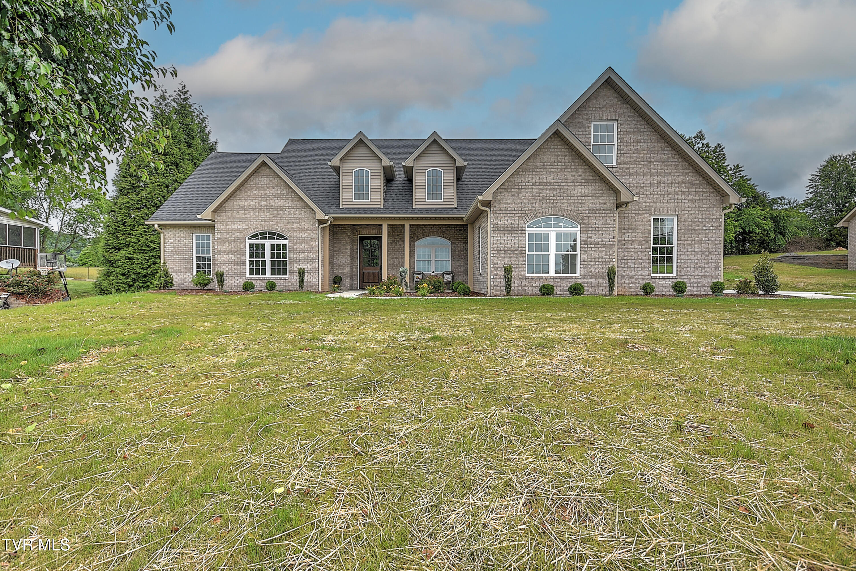 302 Charlton Court, Bluff City, Tennessee image 3