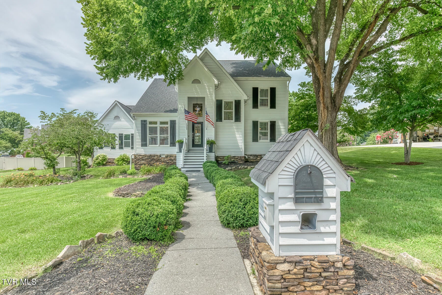 106 Woodbriar Drive