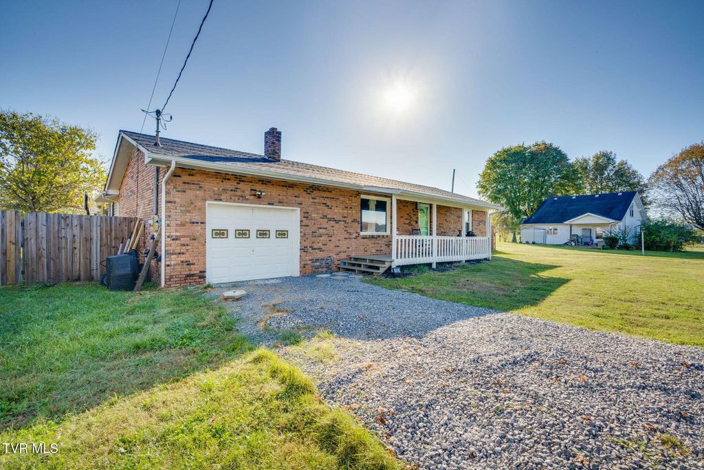 Photo of 105 Hedge Drive, Kingsport, TN 37660 (MLS # 9986908)