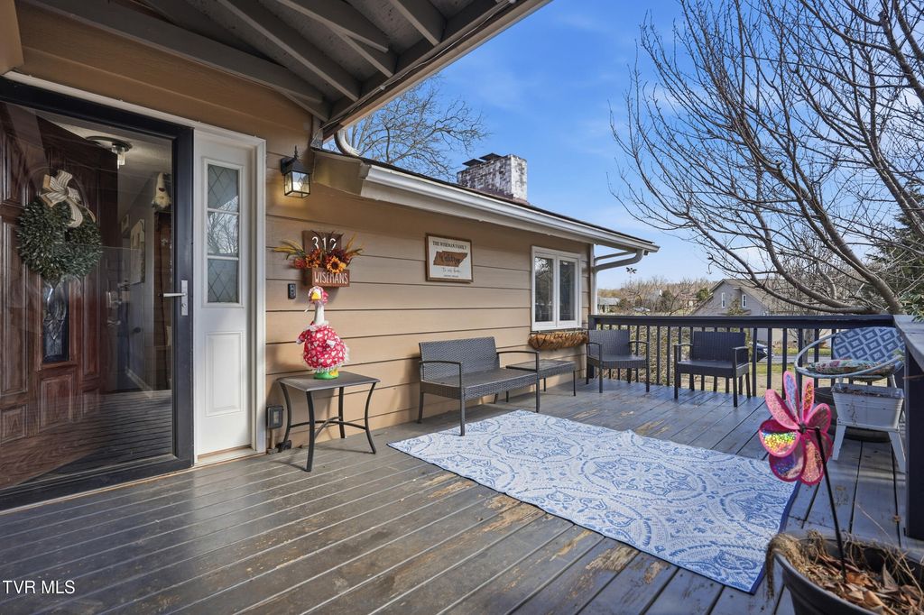 Photo of 312 Thistlewood Drive, Kingsport, TN 37663 (MLS # 9991453)