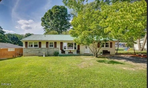 Homes For Sale - 413 Holly Street<br/> Mount Carmel, TN 37645